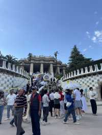 【スペイン バルセロナ】カラフルポップな世界遺産。グエル公園！
