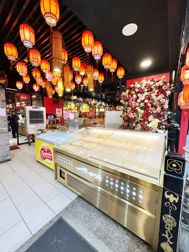A Fiery Feast at Mudan China Hotpot