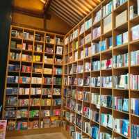 雲南 | 先鋒沙溪白族書局，舊糧倉改建的文青書店