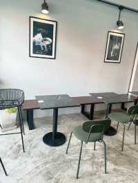 คาเฟ่น่านั่งที่กระทุ่มแบน Yours coffee & roaster