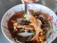 ร้านก๋วยจั๊บเก่าแก่ในตำนานเมืองแปดริ้ว