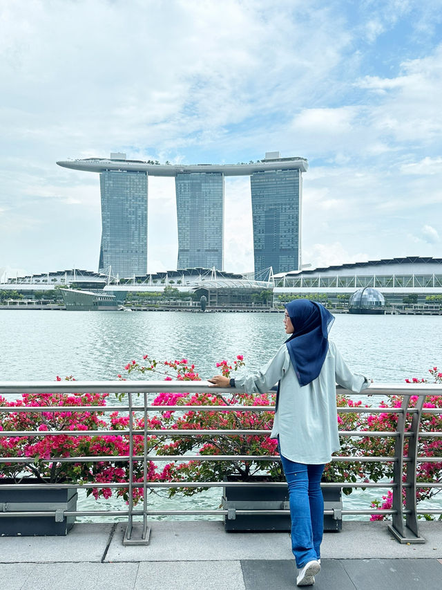 When in Singapore… Say Hi to the Spitting Lion