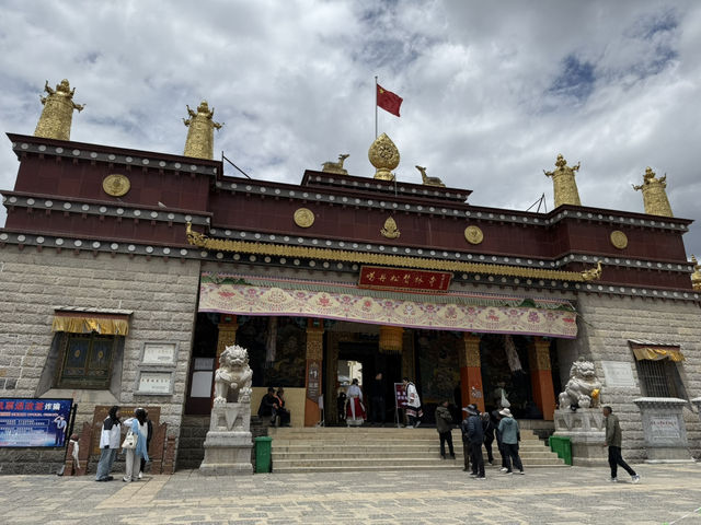 【中国・香格里拉 ソンツェリン寺】チベット文化が色濃く息づく、“雲南の小ポタラ宮”