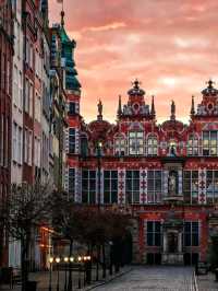 🇵🇱🌊 Gdańsk Escape: Poland’s Colorful Baltic Surprise on a Budget! 🌊🇵🇱