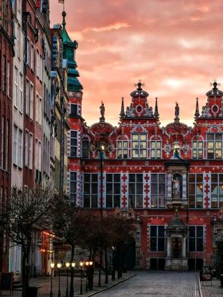 🇵🇱🌊 Gdańsk Escape: Poland’s Colorful Baltic Surprise on a Budget! 🌊🇵🇱