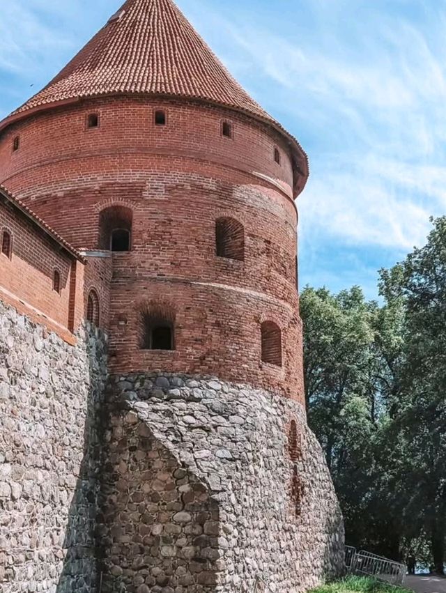 Europe 🌍🏰✨ Trakai Island Castle: Lithuania’s Fairytale on Water! 🌊🇱🇹