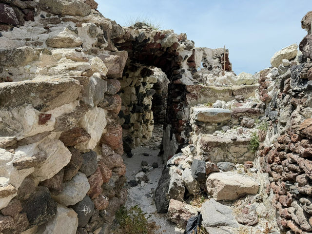 聖托里尼的中世紀城堡遺跡🏰