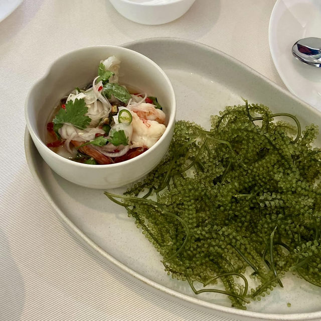 Mor Mu Dong Restaurant with fresh seafood 