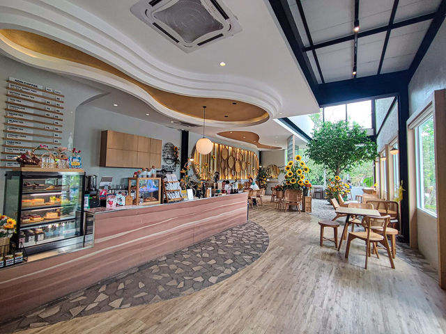心も体もリセットできる、そんな場所を見つけました🌿 Roasi Coffeeで過ごす午後のひとときは、まるで時間が止ま