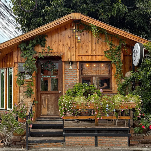 Thara Cafe • Napa, Chonburi  🛖🌿🌷🐈🫧 