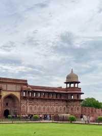 🏯 Agra Fort – The Royal Fortress of Power & Glory 
