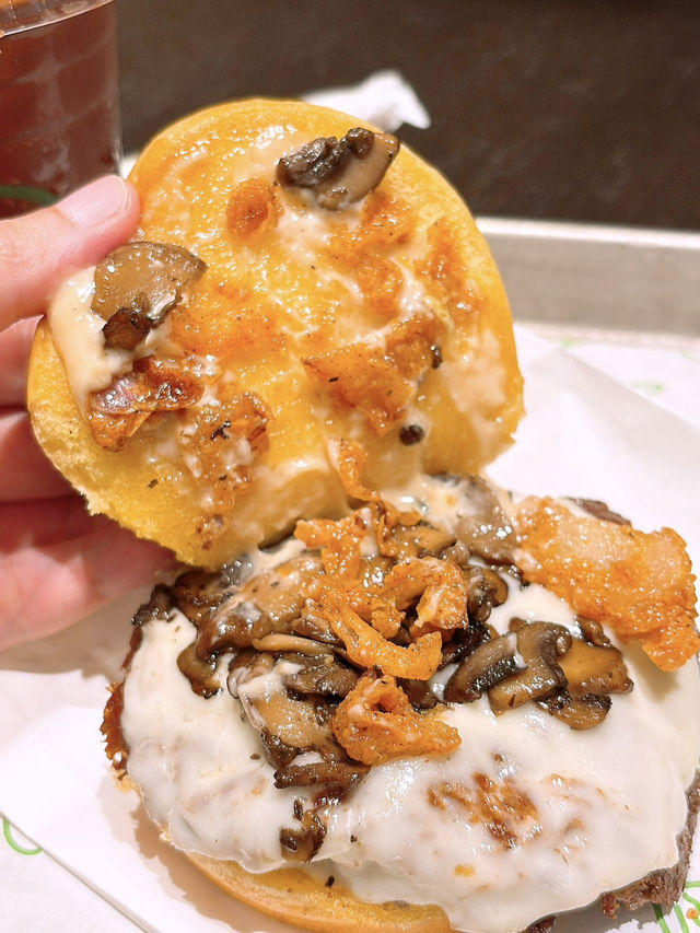 Shake Shack 杜拜朱古力開心果奶昔‼️超好飲🔥