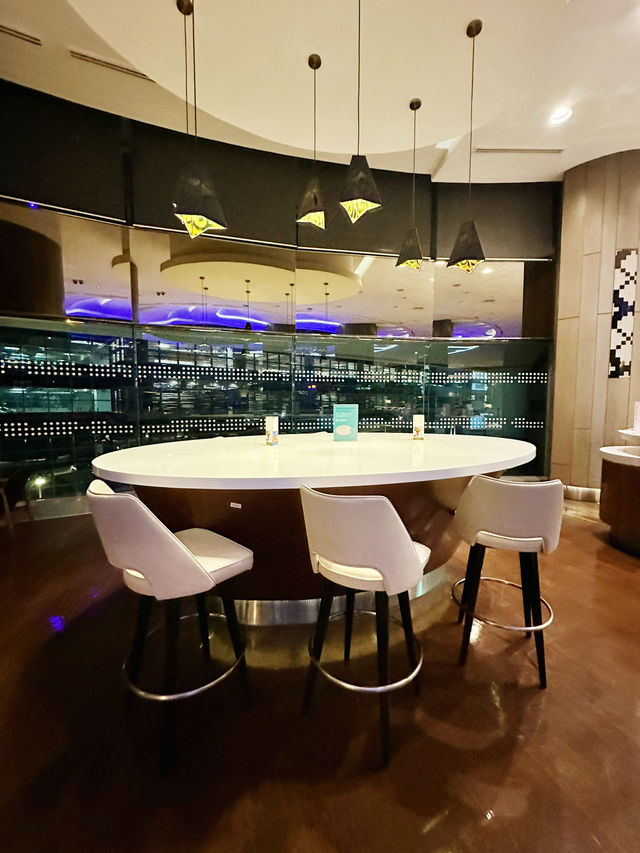 Elegance in Transit – Le Méridien KL Lobby Vibes ✨
