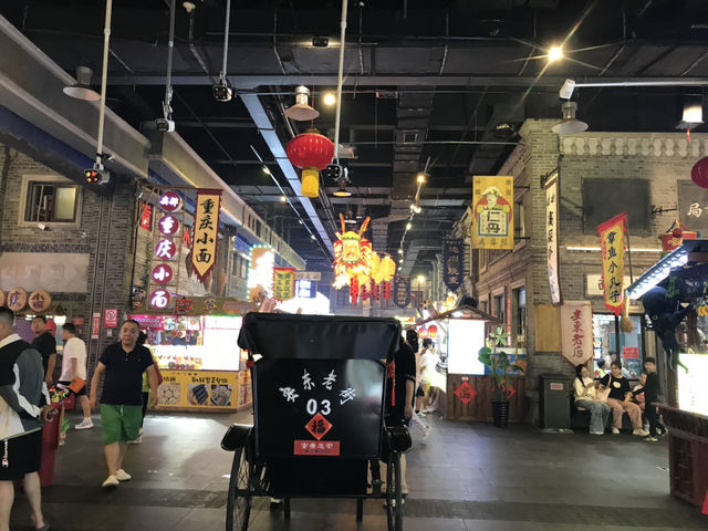 202507丹東： 安東老街夜散步：在歷史與燈火之間，尋一碗牛肉湯飯的安慰