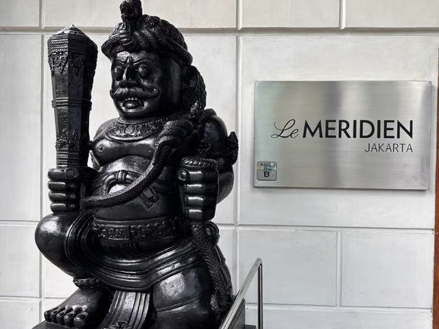 Le Méridien Jakarta: A Strategic Stay in the Heart of the City! 🏨🇮🇩