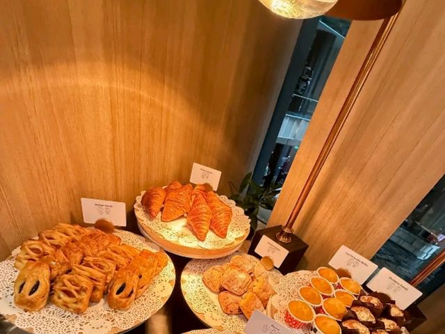 Transit in Style – My Airport Stay at Crowne Plaza Changi Singapore