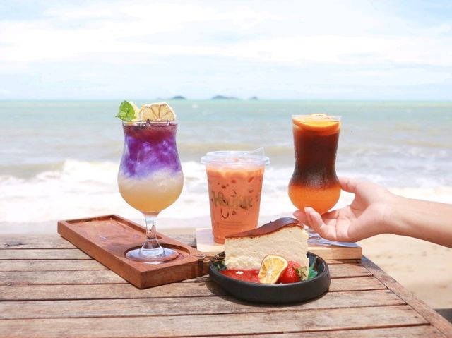 Holiday Specialty Coffee and Beach Bar 