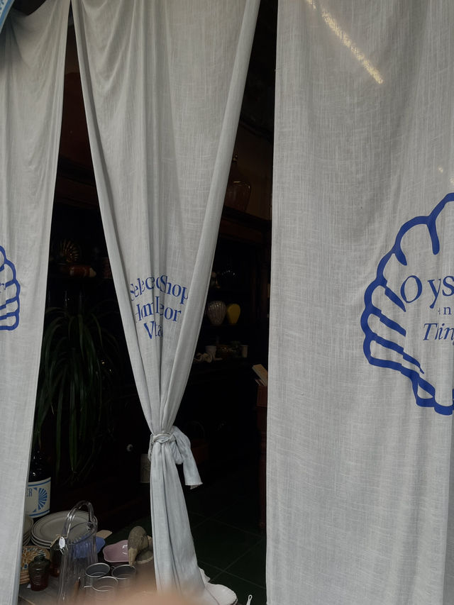 Oyster and Things: คลังสมบัติเซรามิกสุดคูล
