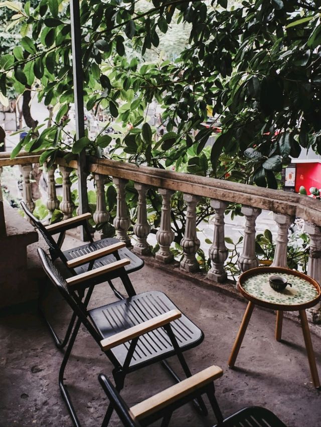 TAY NAM Café