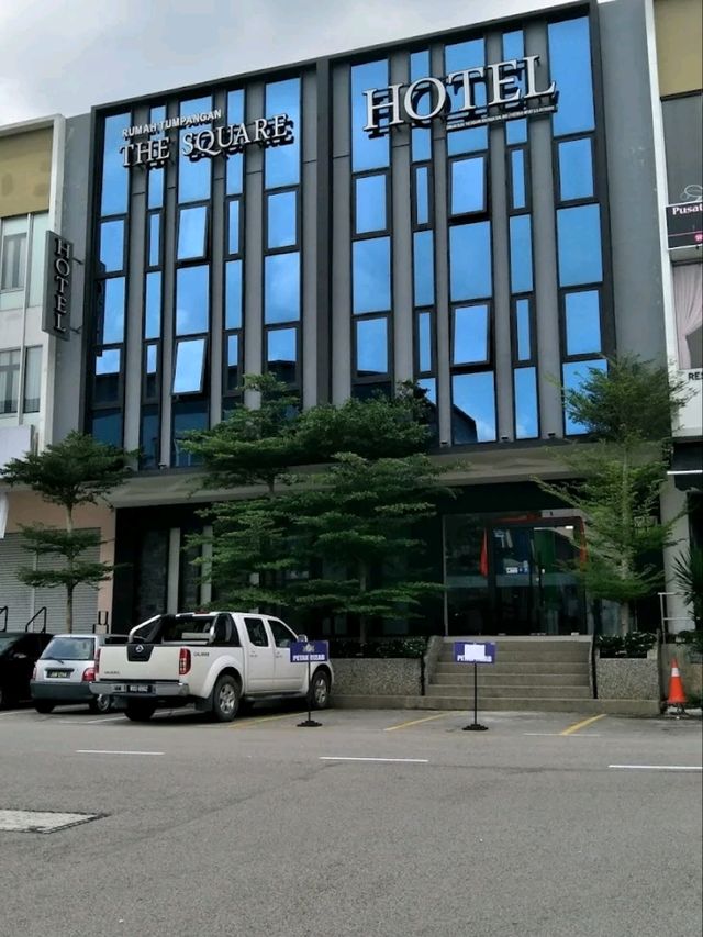 “Square Comfort: Cozy & Central in Johor Bahru”