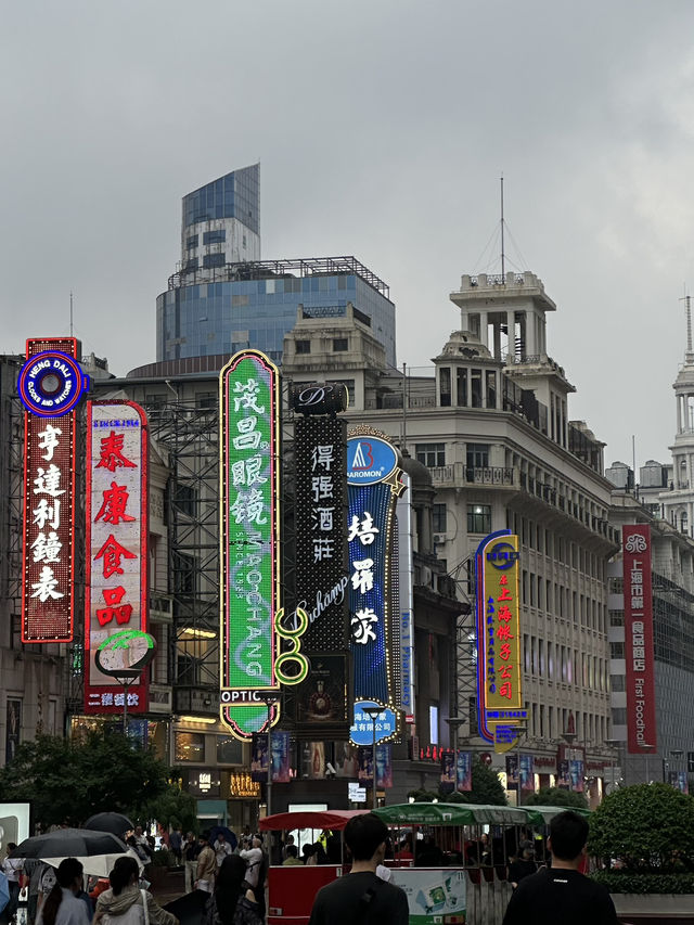 Neon Trench Raid: Storming Shanghai’s 5.5km Retail Frontline