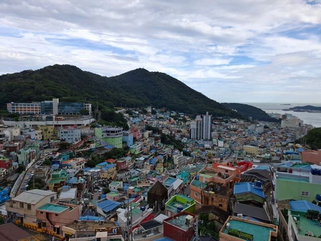 釜山甘川洞文化村｜斜坡上的童話世界，彩色山城的夢幻散步