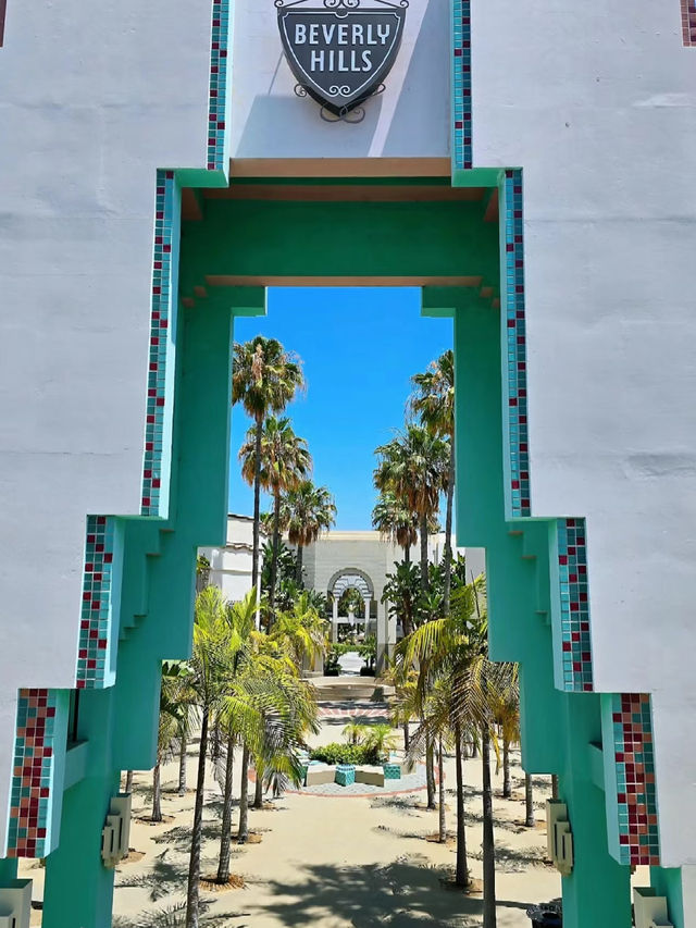 🏛️ The Prettiest City Hall? Beverly Hills Might Just Win It ✨