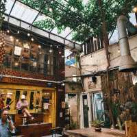 ร้านกาแฟในซอยเล็กๆ Giyanti Coffee Roastery