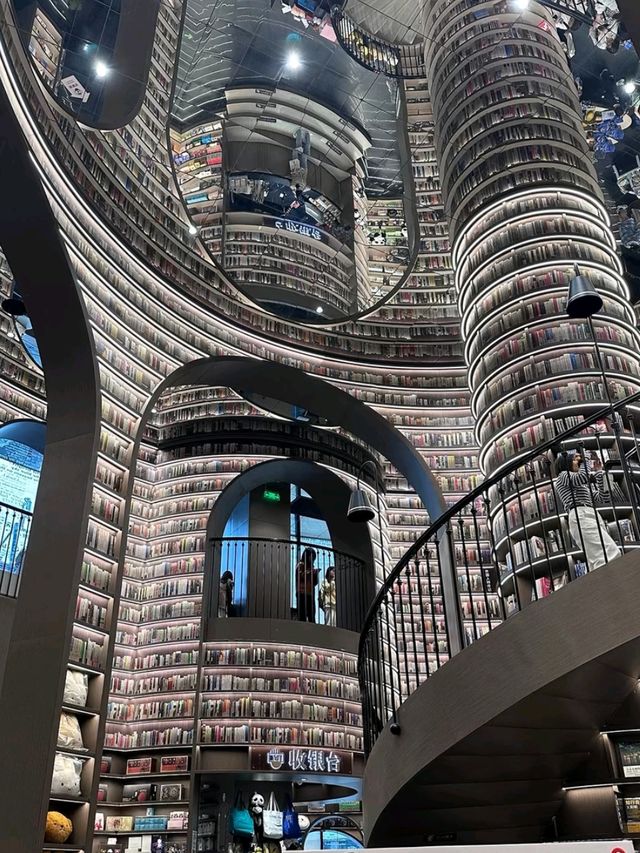 Reading in Wonderland: Why Zhongshuge Is So Addictive