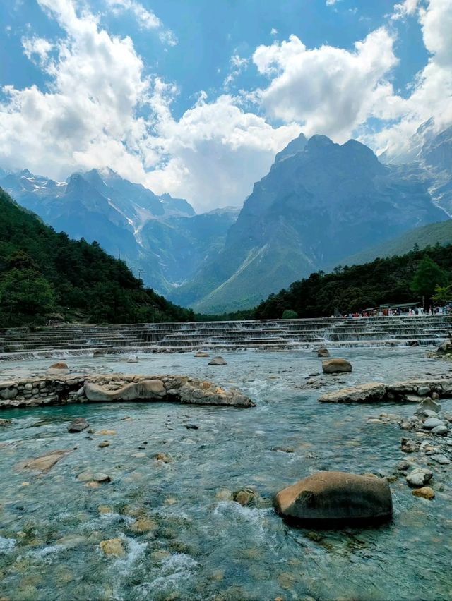 Soaking in the Dreamy Scenery of Blue Moon Valley Soaking in the Dreamy Scenery of Blue Moon Valley