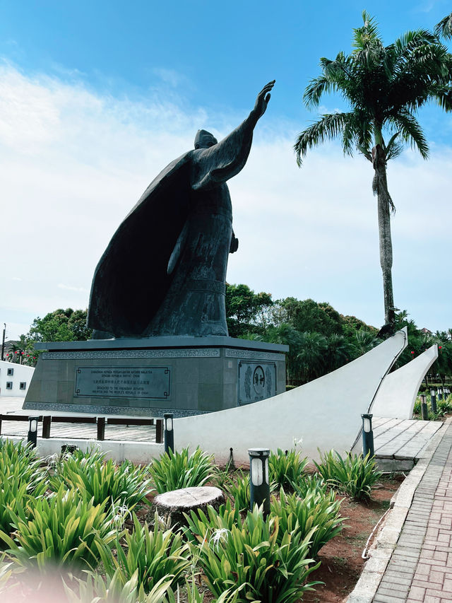 Taman Sahabat Kuching: Beautiful Park Celebrating Friendship and Culture Taman Sahabat Kuching: Beautiful Park Celebrating Friendship and Culture