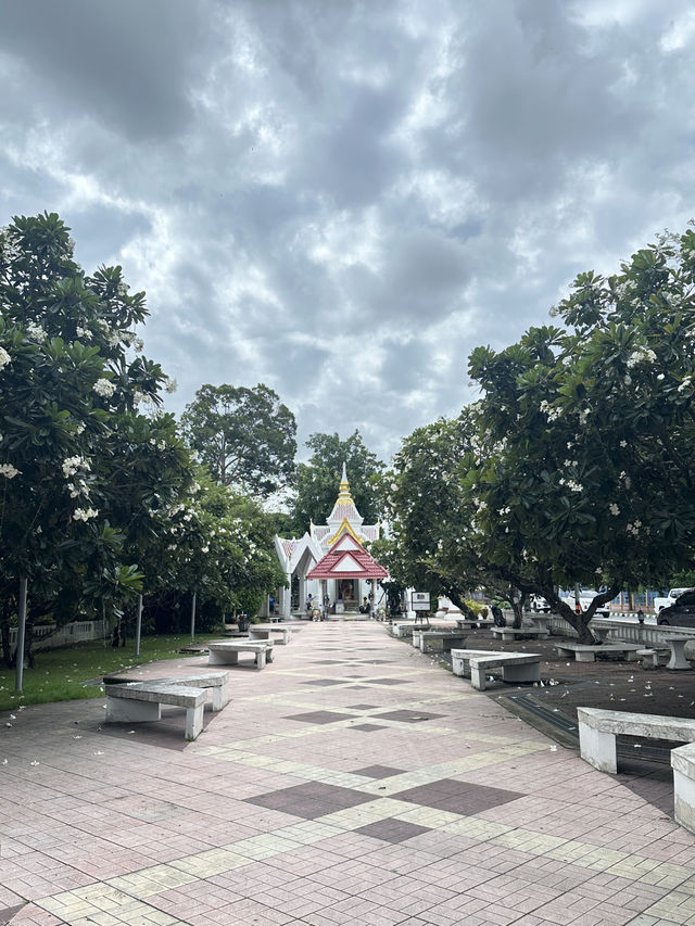 ไหว้สักการะ •ศาลหลักเมืองจังหวัดมหาสารคาม•