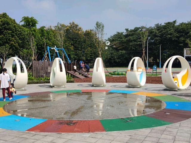 一座太陽、月亮與地球的遊樂場#崁頂共融遊戲場(崁頂公園)屏東縣崁頂鄉