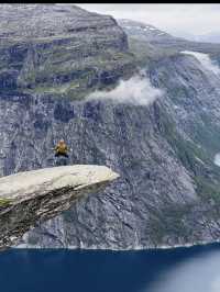 【命がけの絶景】トロルの舌で味わう達成感と感動の一枚📸🧗‍♀️