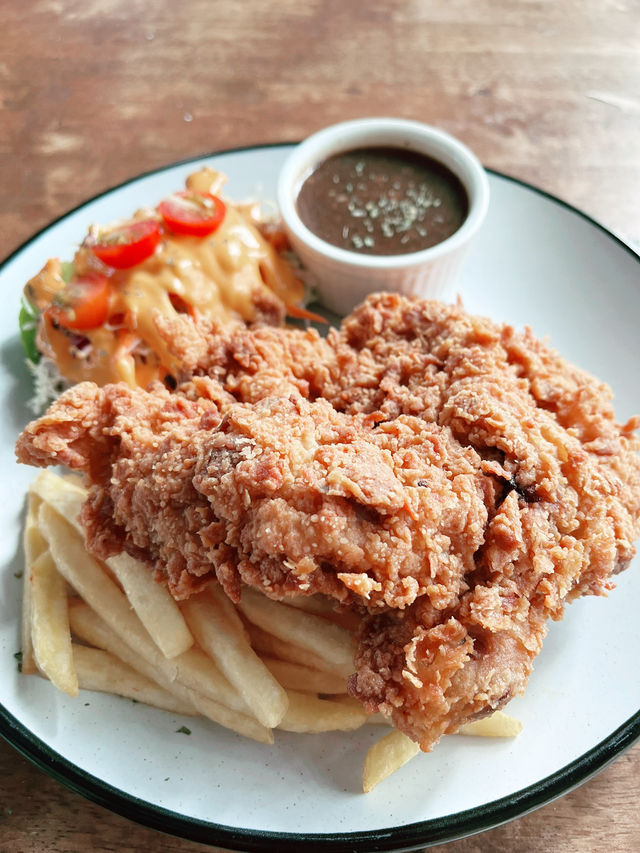 Relax and Refuel at Lakeside Café, Sepang Circuit’s Hidden Gem