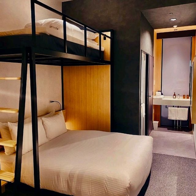 現代風格與便利兼具：Akabane Holic Hotel