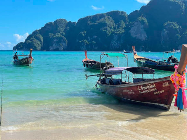 ครั้งแรกที่เกาะพีพี: เหงา แต่ภูมิใจสุด ๆ 🏝️💙  