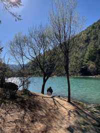 Blue Moon Valley : Turquoise Water & Snow Peaks!