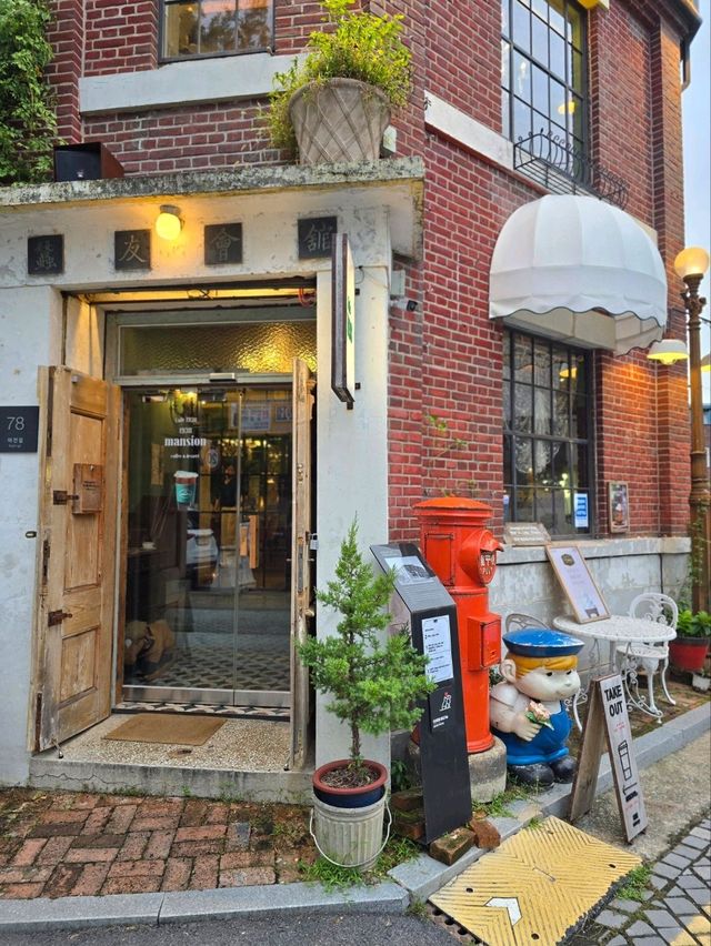 독특한 분위기와 과거의 향기 가득한 전주 데이트코스🧡