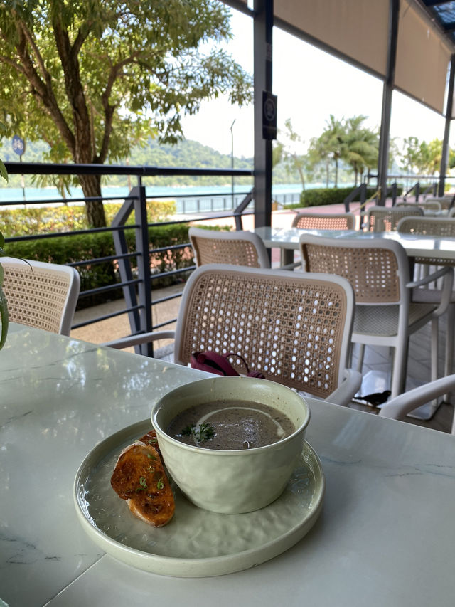 Waterfront Eats🌊   Waterfront Eats🌊