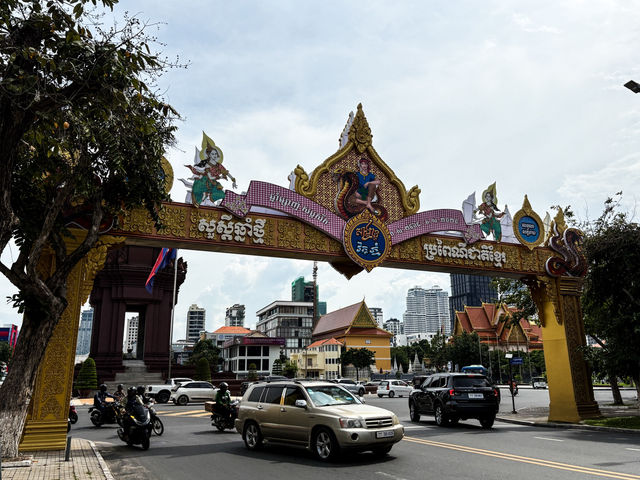 🇰🇭 獨立紀念碑វិមានឯករាជ្យ+西哈努克國王紀念公園ស្ដូបព្រះ ករុណា ព្រះបាទសម្តេច នរោត្តម សីហនុ "ព្រះបរមរតនកោដ្ឋ"  