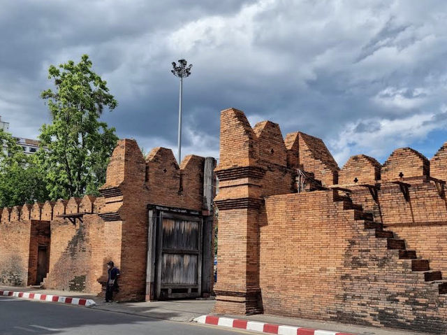 🧡🏯 “ประตูท่าแพ” แลนด์มาร์กสุดคลาสสิกแห่งเชียงใหม่ 🧡🏯 “ประตูท่าแพ” แลนด์มาร์กสุดคลาสสิกแห่งเชียงใหม่
