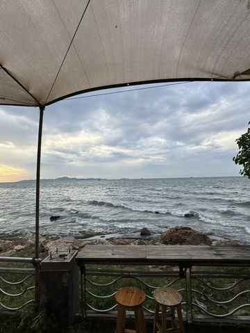 Lighthouse Bay พัทยา จุดเช็คอินชิลริมทะเลแบบคูลๆ