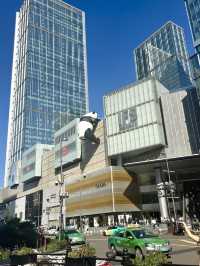 จุดถ่ายรูป “หมีแพนด้าเกาะตึก IFS” ที่เฉิงตู