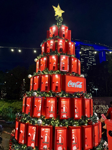 A Giant Coca-Cola Tree Lighting Up Christmas Wonderland | Trip.com