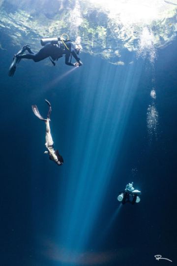 我在圖盧姆大天然井的難忘一天：一個隱藏的水下王國🧜‍♀️