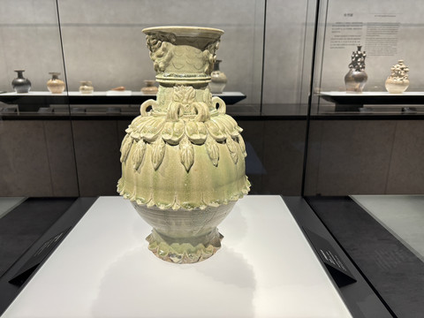 上海博物館東館｜陶磁館：1800平方メートルの釉色の山河で、中国8000年
