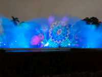  Beautiful park woven with water and light 
