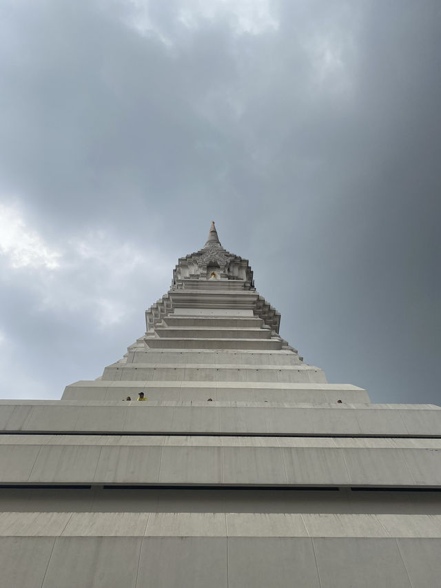 天井に広がる宇宙🪐✨🇹🇭バンコクの寺院【ワット・パークナム】