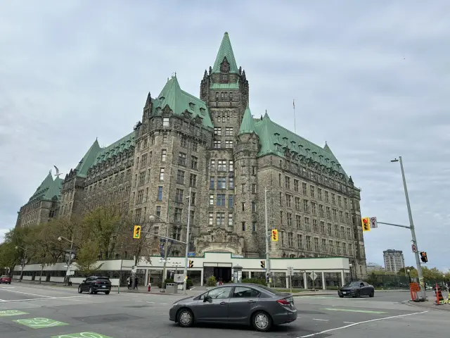 Maple Leaf Viewing in Ottawa